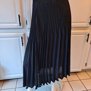 Max Studio Elegant Black Pleated A-Line Skirt